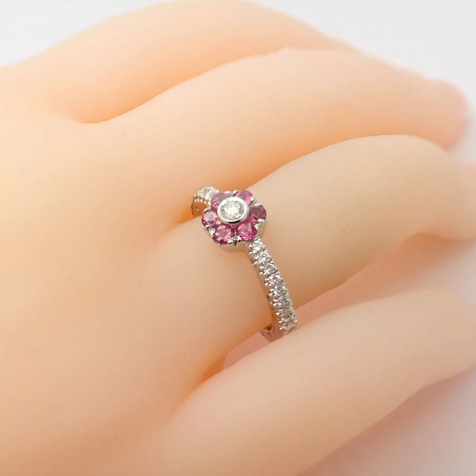 Authentic! Pasquale Bruni 18k White Gold Diamond Pink Sapphire Flower Fiori Ring