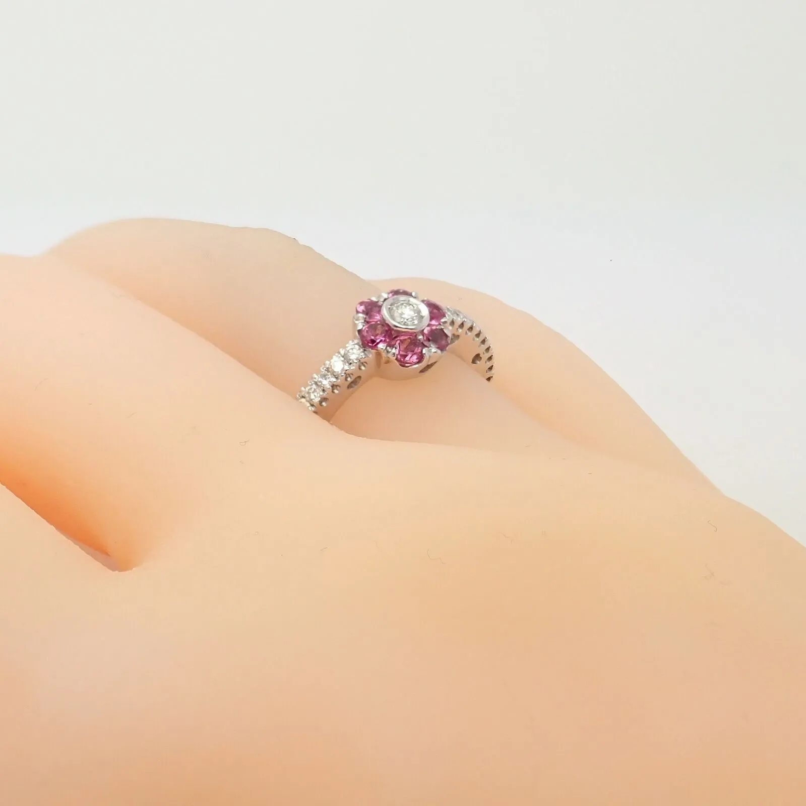 Authentic! Pasquale Bruni 18k White Gold Diamond Pink Sapphire Flower Fiori Ring